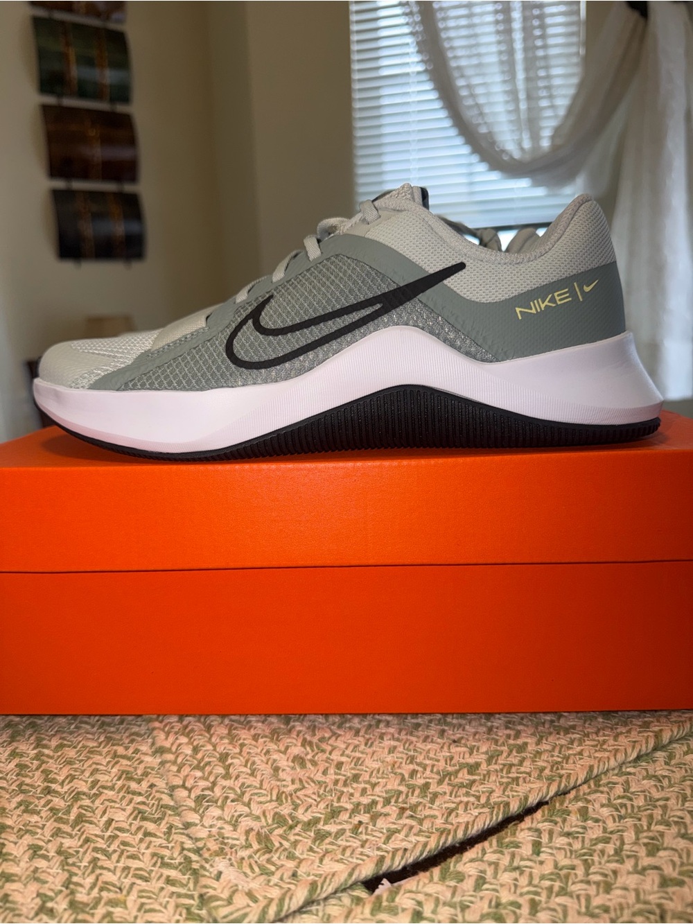 Nike women’s MC Trainer 2 green, White and Black  Running Shoes size 8.5 new!!